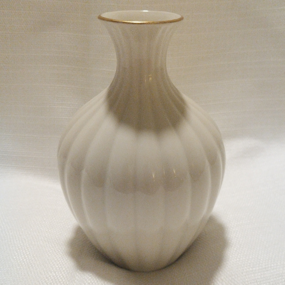 Toyo Japan Signature Collection Ivory and Gold Ceramic Bud Vase
